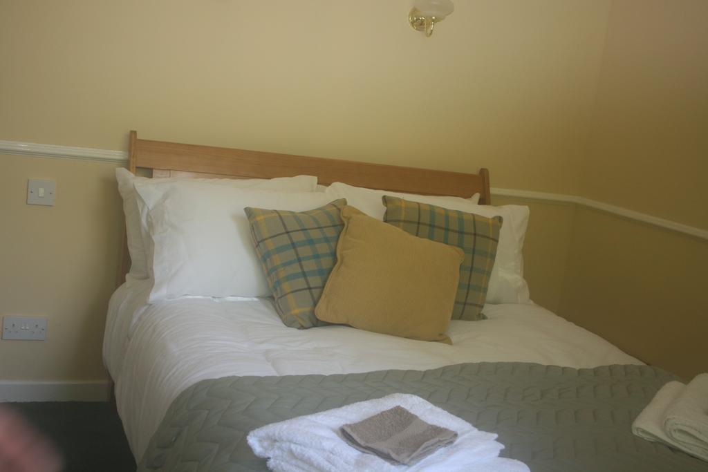 Saggart Laragh Mountain View Lodge חדר תמונה