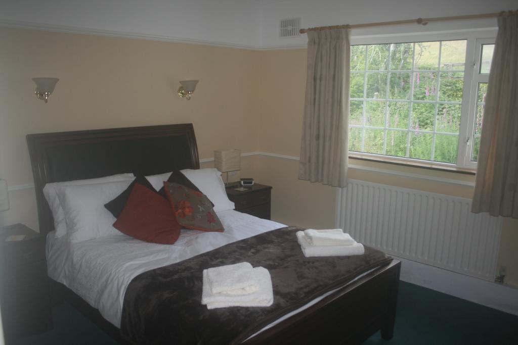 Saggart Laragh Mountain View Lodge חדר תמונה